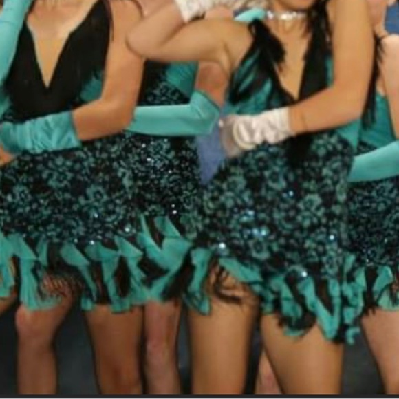 Beautiful costume. Great for dance competition, recital, Halloween. Adult small - Picture 2 of 4